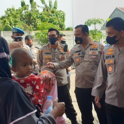 Polda Banten Gelar Vaksin Presisi di Hedung Samsat